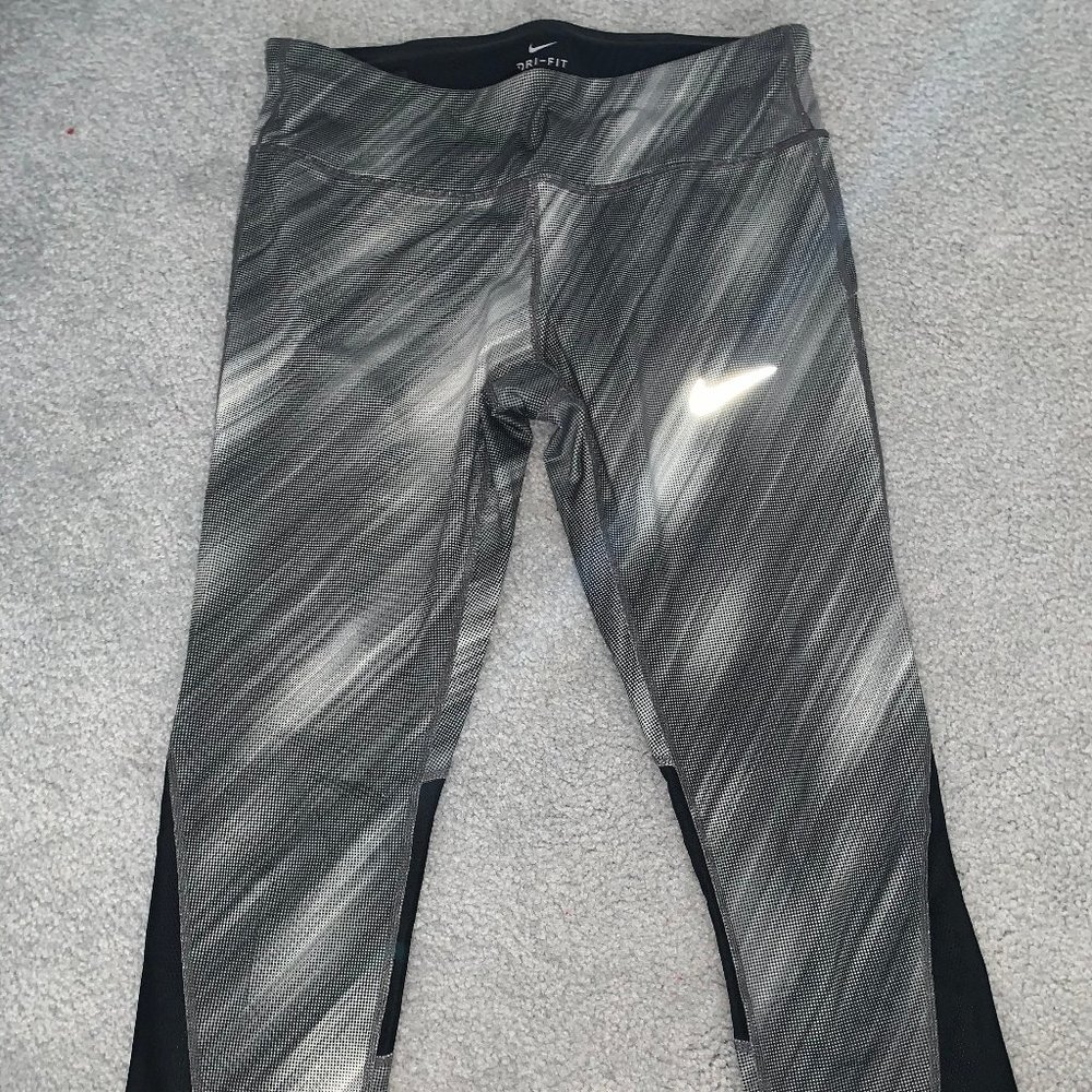 Nike Dri Fit Reflective Cropped Leggings